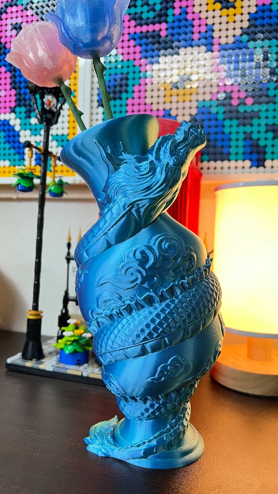 青い装飾付き花器
