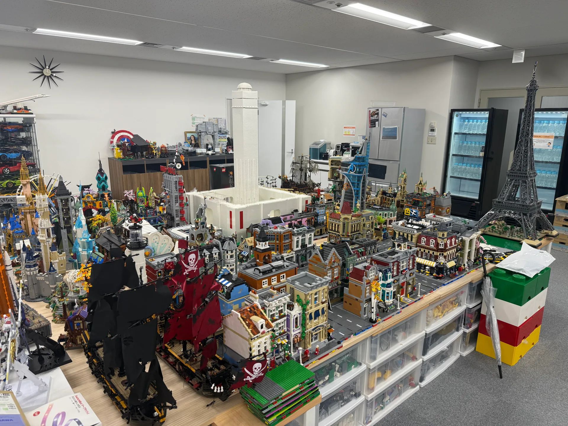 街を制作する工房の全景